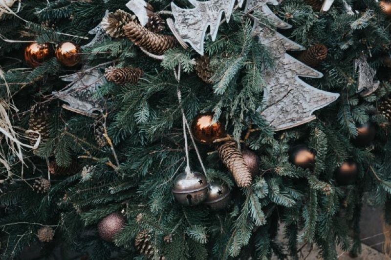 Get Into the Christmas Spirit: Tips for Decorating With an Artificial Christmas Tree and Adding Glass Ornaments and Accessories