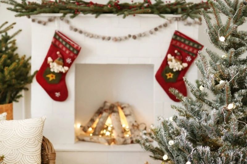 Transform Your Home into a Winter Wonderland with Striking Pre-Lit Decorations