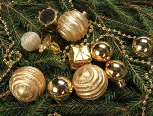 No Needles, No Mess: Why Artificial Christmas Wreaths and Garlands are the Ideal Choice for Homeowners