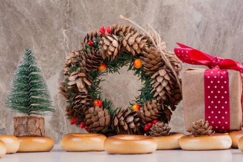 Infinite Possibilities: How to Customize Your Artificial Christmas Wreaths and Garlands for a Unique Holiday Look