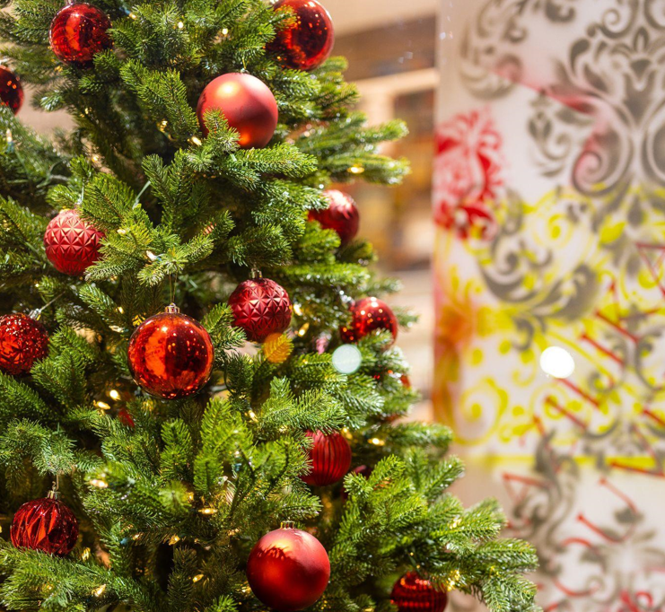 The Benefits of Artificial Christmas Trees: Eco-Friendly, Cost-Effective, and Stylish