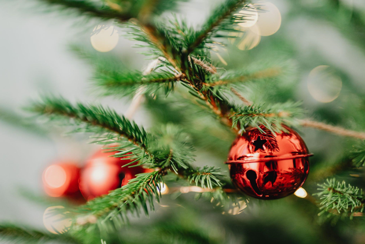 The Benefits of Artificial Christmas Trees for Your Family Gatherings and Seasonal Celebrations