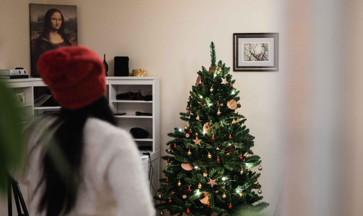 A Festive Guide to Decorating Your Artificial Christmas Tree